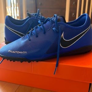 Nike Phantom VSN Academy Turfs